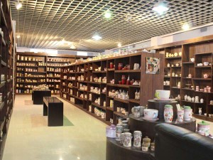 watzin ceramics show room