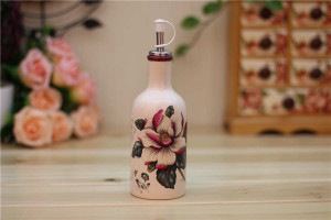 Magnolia Smilling ceramic oil bottle